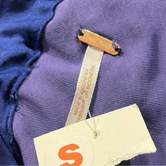 Free People Elegant Velvet Navy Blue Blouse with Bow Detail New Size small - Picture 7 of 9